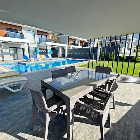 Nokta Park I 4+1 Villa, Oezel Havuzlu Вилла