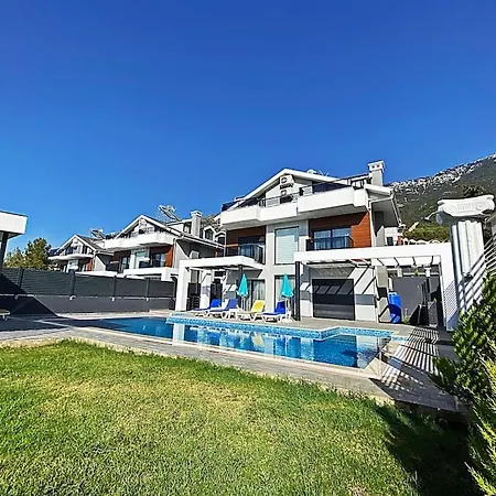 Nokta Park I 4+1 Villa, Oezel Havuzlu Villa
